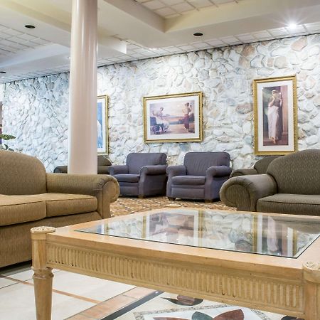 Quality Inn & Suites Palm Island Indoor Waterpark Батейвія Екстер'єр фото
