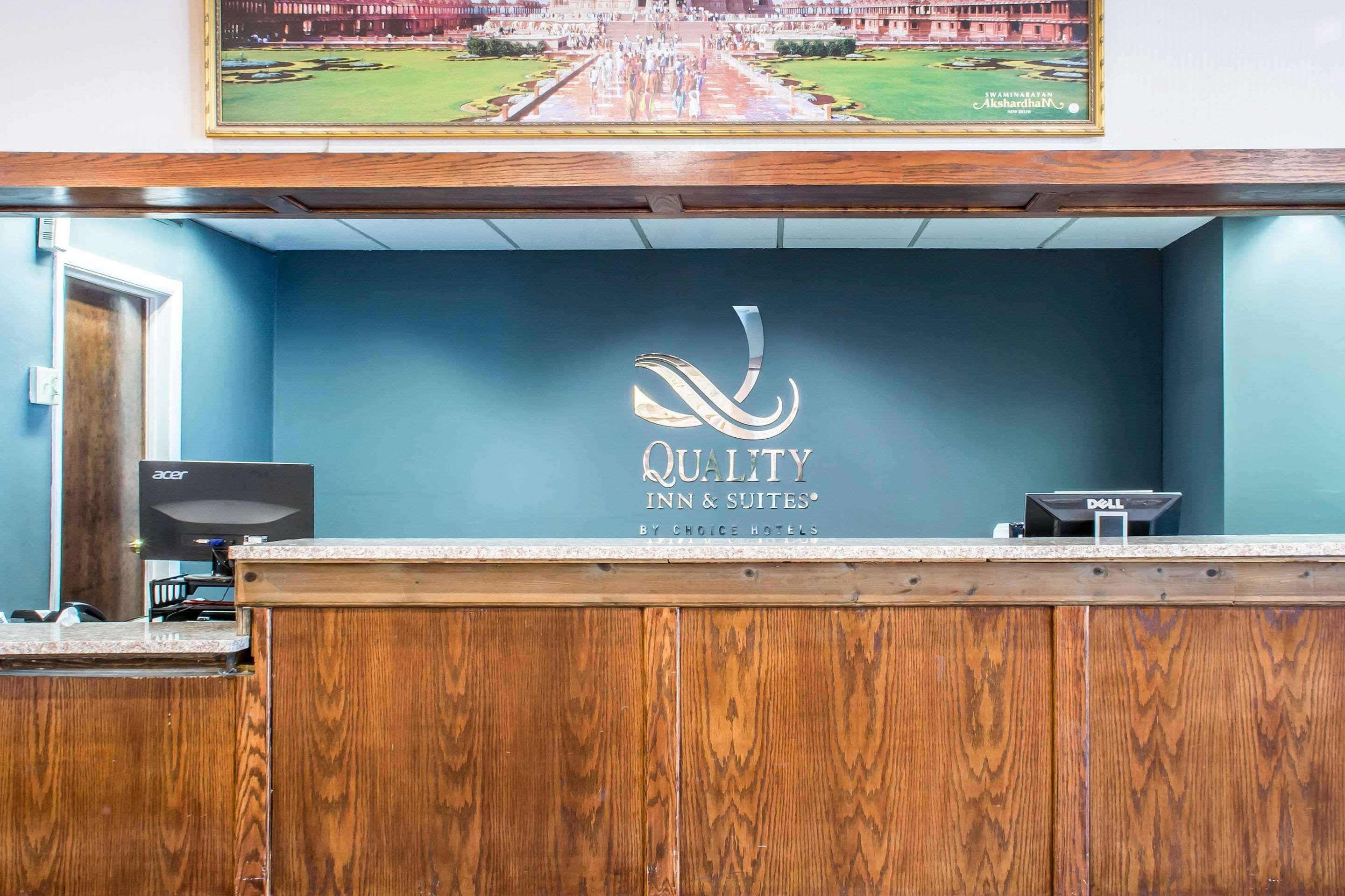Quality Inn & Suites Palm Island Indoor Waterpark Батейвія Екстер'єр фото